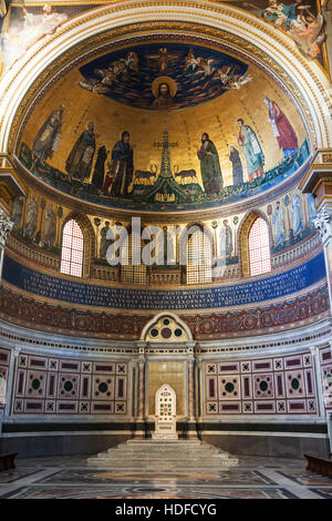 Rom, Italien - 31. Oktober 2016: Innenraum der päpstlichen Erzbasilika des Johanniterordens in Laterano (Basilica di San Giovanni in Laterano). Es ist die Kathedrale von Rom ein Stockfoto