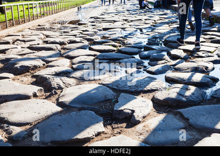 Reisen Sie nach Italien - Kopfsteinpflaster am Ende der antiken Via Appia (via Appia) am Forum Romanum in Rom Stockfoto