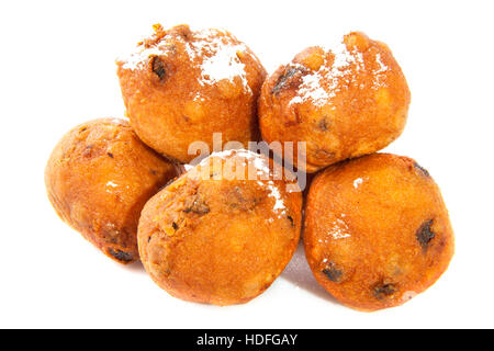 Traditionelle holländische Oliebollen mit Zucker isoliert auf weiß Stockfoto