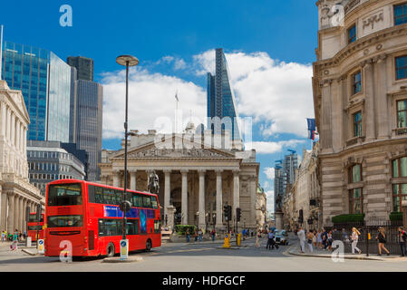 LONDON, UK - 11. August 2016: Ansicht des britischen Finanzzentrum, Bank of England und der Royal Exchange. Stockfoto