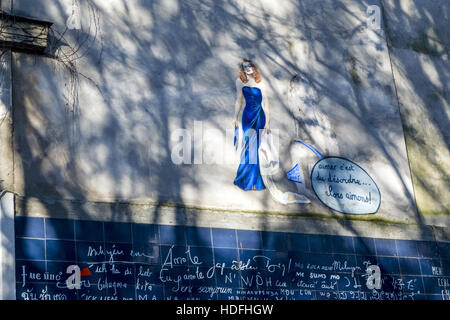 Zeichnung an der Wand der Liebe in Montmartre Stockfoto