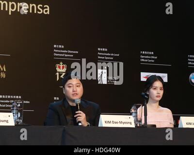 Macao, China. 11. Dezember 2016. Jeong-woo Park, Kim Nam Gil Jung Jin-Young und Mun Jeong-hie fördert für ihren neuen Film Pandora in Macao, China am 11. Dezember 2016. © TopPhoto/Alamy Live-Nachrichten Stockfoto