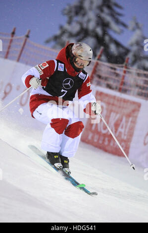 Ruka, Finnland. 9. Dezember 2016. Maxime Dufour-Lapointe (CAN) Feestyle Ski: FIS Freestyle Ski Welt Cup Buckelpiste Trainingseinheit in Ruka, Finnland. © Hiroyuki Sato/AFLO/Alamy Live-Nachrichten Stockfoto