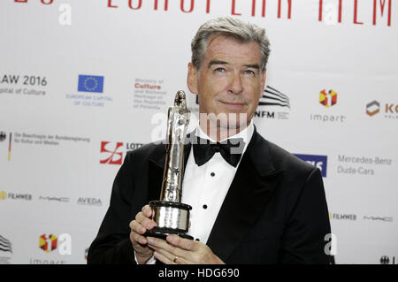 Wroclaw, Polen. 10. Dezember 2016. Pierce Brosnan besucht 29. European Film Awards 2016 an der nationalen Forum für Musik am 10. Dezember 2016 in Wroclaw/Breslau, Polen. | Verwendung Weltweit © Dpa/Alamy Live-Nachrichten Stockfoto