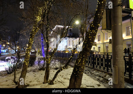 Moskau, Russland. 26. November 2016. Eine festlich geschmückte Park in Moskau, Russland, 26. November 2016. Foto: Bernd Weißbrod/Dpa/Alamy Live News Stockfoto