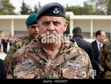 Ammam, Jordanien. 11. Dezember 2016. Prinz Faisal von Jordanien, fotografiert bei König Hassan Brigade auf dem Gelände der Raghadan Palast während einer "Stärkung Intiative" Übergabezeremonie in Ammam, Jordanien, 11. Dezember 2016. Sechzehn Marder-Fahrzeuge sind auf dem Militär übergeben. Der deutsche Verteidigungsminister fünftägigen Besuch in der Region endet am Nachmittag. Foto: Rainer Jensen/Dpa/Alamy Live-Nachrichten Stockfoto