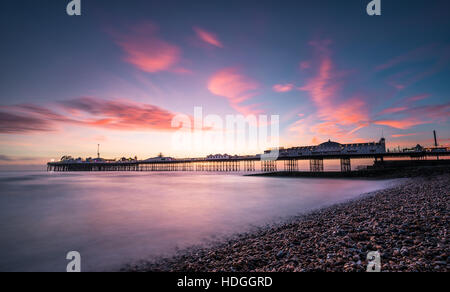 Palace Pier von Brighton bei Sonnenuntergang Stockfoto