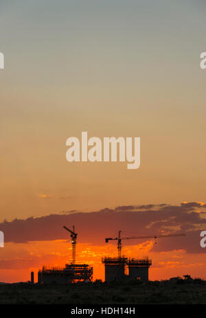 Bau Simbabwe Afrika Kran Sonnenuntergang entwickeln Stockfoto