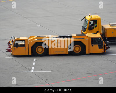 Schopf Pushback-Fahrzeug am Flughafen "Scheremetjewo" pic6 Stockfoto