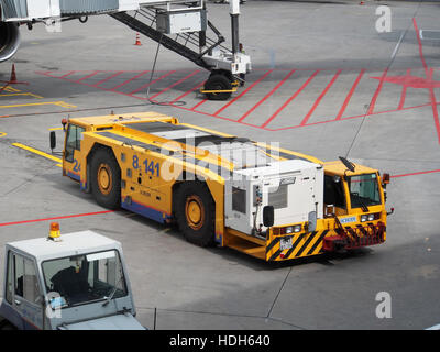 Schopf Pushback-Fahrzeug am Flughafen Scheremetjewo pic2 Stockfoto