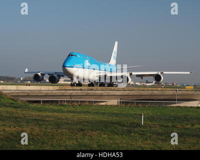 PH-BFB KLM Royal Dutch Airlines Boeing 747-406 an Schiphol Rollen in Richtung Start-und Landebahn 36L pic2 Stockfoto