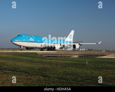 PH-BFB KLM Royal Dutch Airlines Boeing 747-406 an Schiphol Rollen in Richtung Start-und Landebahn 36L pic3 Stockfoto