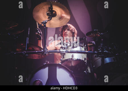 Casalecchio Di Reno, Italien. 9. Dezember 2016. Gojira, die live in der Arena von Unipol, Alter Bridge Eröffnungskonzert. © Alessandro Bosio/Pacific Press/Alamy Live-Nachrichten Stockfoto