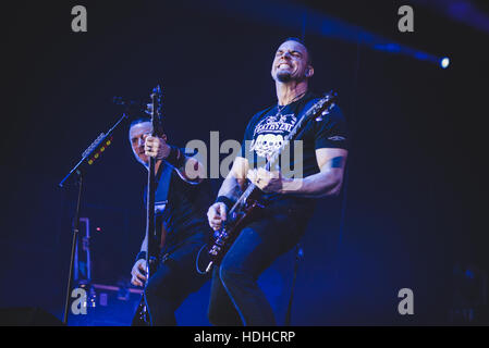 Casalecchio Di Reno, Italien. 9. Dezember 2016. Alter Bridge die Unipol Arena für ihre "The Last Hero" live Tour 2016 © Alessandro Bosio/Pacific Press/Alamy Live News Stockfoto