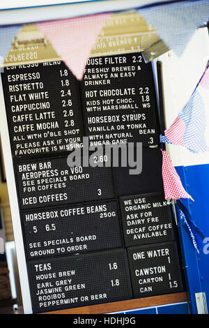 Coffee-Shop-Menü auf einer Tafel. Stockfoto