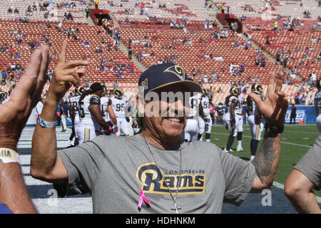 Sonntag, 9. Oktober 2016;  Promis auf dem Rams-Spiel. Die Buffalo Bills besiegte die Los Angeles Rams durch das Endergebnis 30-19 an der Los Angeles Memorial Coliseum in Los Angeles, Kalifornien.  Mit: Danny Trejo Where: Los Angeles, California, Vereinigte Staaten von Amerika als: Stockfoto