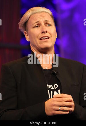 Profi-Fußballer Abby Wambach besucht die PA-Konferenz für Frauen als Hauptredner Featuring: Abby Wambach wo: Philadelphia, Pennsylvania, USA bei: 8. Oktober 2016 Stockfoto