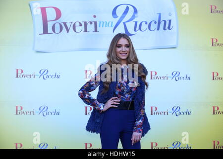 Roma, Italien. 12. Dezember 2016. Italienische Schauspielerin Federica Lucaferri bei Photocall des italienischen Films "Poveri Ma Ricchi", unter der Regie von Fausto Brizzi © Matteo Nardone/Pacific Press/Alamy Live News Stockfoto