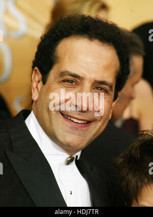 Tony Shalhoub kommt bei den Screen Actors Guild Awards in Los Angeles, Kalifornien im 22. Februar 2004.  Bildnachweis: Francis Specker Stockfoto