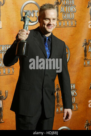 Tim Robbins in der Screen Actors Guild Awards in Los Angeles, Kalifornien am 22. Februar 2004.  Bildnachweis: Francis Specker Stockfoto