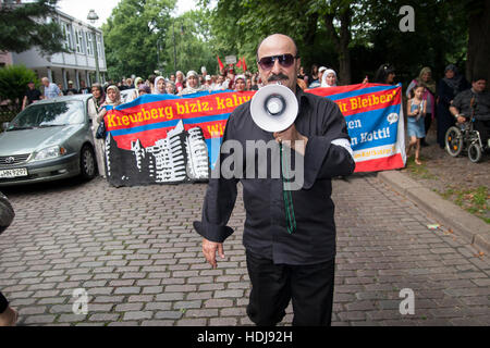 Demonstration gegen steigende Mieten von Kotti & Co., eine Gemeinschaft der Mieter am Kottbusser Tor. Berlin, Deutschland. Stockfoto