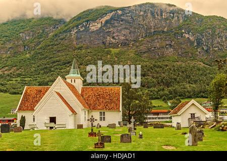 Kirche In Olden Norwegen Stockfoto
