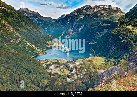 Schiffe In Geiranger Fjord-Norwegen Stockfoto