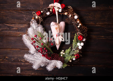 Rote und weiße Weihnachtskranz Stockfoto