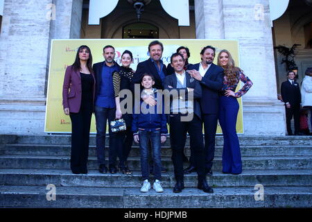 Roma, Italien. 12. Dezember 2016. Beim Fototermin des italienischen Films "Poveri Ma Ricchi" gegossen, unter der Regie von Fausto Brizzi © Matteo Nardone/Pacific Press/Alamy Live News Stockfoto