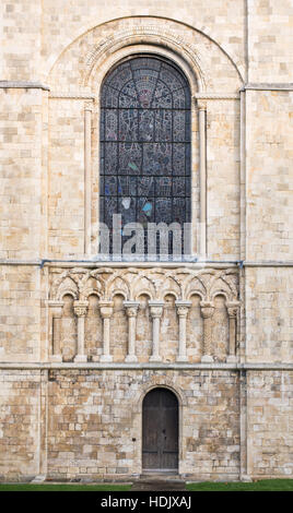 Südseite an die Kathedrale von Canterbury, England, gegründet im 6. Jahrhundert, umgebaut im romanischen Stil von den Normannen im 11. Jahrhundert Stockfoto