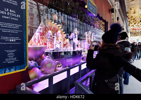 Kaufen Sie Windows Weihnachten Animationen in Les Galeries Lafayette Haussmann, Paris, Frankreich Stockfoto