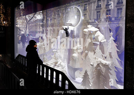 Kaufen Sie Windows Weihnachten Animationen in Les Galeries Lafayette Haussmann, Paris, Frankreich Stockfoto