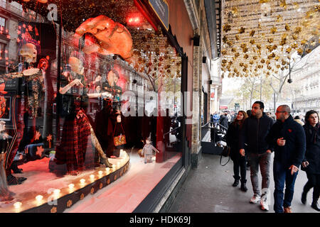 Kaufen Sie Windows Weihnachten Animationen in Les Galeries Lafayette Haussmann, Paris, Frankreich Stockfoto