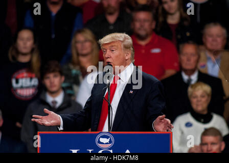 Des Moines, Iowa, USA, 8. Dezember 2016 gewählte Präsident Donald Trump bei danke-Rallye In Des Moines Credit: Mark Reinstein Stockfoto