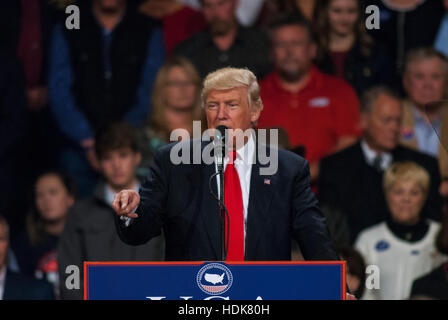Des Moines, Iowa, USA, 8. Dezember 2016 gewählte Präsident Donald Trump bei danke-Rallye In Des Moines Credit: Mark Reinstein Stockfoto