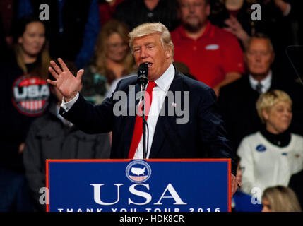 Des Moines, Iowa, USA, 8. Dezember 2016 gewählte Präsident Donald Trump bei danke-Rallye In Des Moines Credit: Mark Reinstein Stockfoto