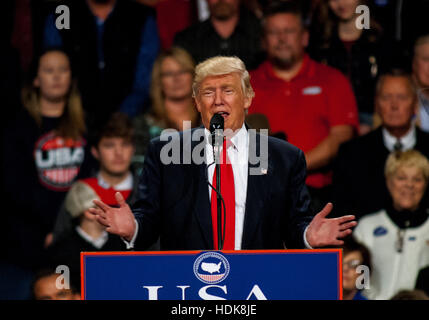 Des Moines, Iowa, USA, 8. Dezember 2016 gewählte Präsident Donald Trump bei danke-Rallye In Des Moines Credit: Mark Reinstein Stockfoto