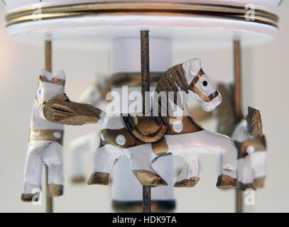 Vintage Karussell Spielzeug. Holz machte Karussell Spielzeug. Stockfoto