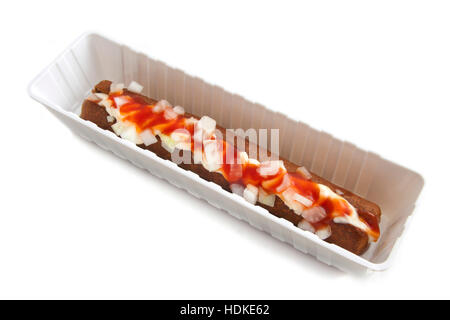 Holländische Frikandel Speciaal isoliert auf weißem Hintergrund Stockfoto