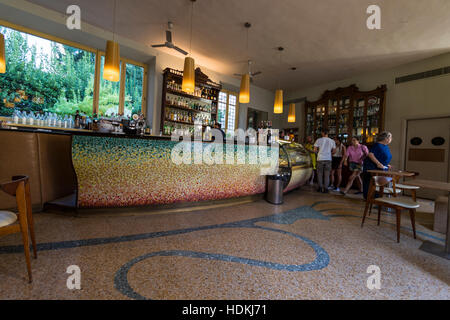 Café Undici (Café Eleven) auf der Piazza Antelminelli, Lucca, Toskana, Italien Stockfoto