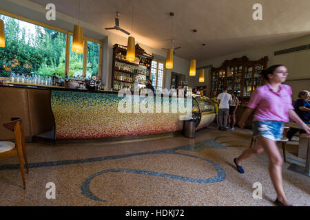 Café Undici (Café Eleven) auf der Piazza Antelminelli, Lucca, Toskana, Italien Stockfoto