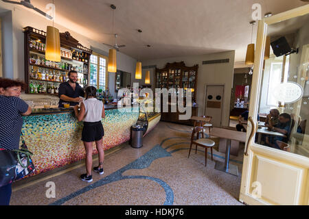 Café Undici (Café Eleven) auf der Piazza Antelminelli, Lucca, Toskana, Italien Stockfoto