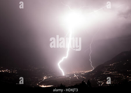 Gewitter über das Tal der Arve Stockfoto