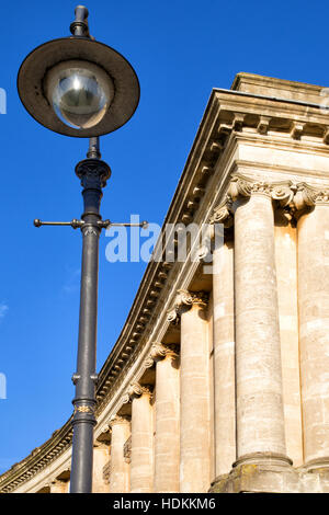 Lamp post an der Ecke der Nummer 1 Royal Crescent in der Stadt Bath Somerset UK Stockfoto