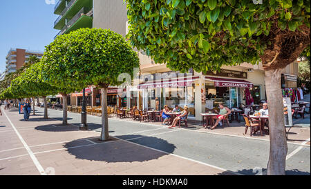 Spanien, Andalusien, Provinz Malaga, Costa Del Sol in Marbella Goldene Meile, Avenida Duque de Ahumeda, Strand Promenade am Playa de Venus Stockfoto