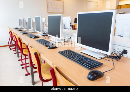 Computer-Unterricht in Klasse am Gymnasium Stockfoto