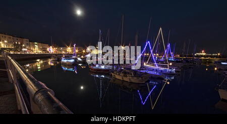 Ramsgate Hafen Boote Dresssed mit festlicher Beleuchtung für Weihnachten 2016 Stockfoto