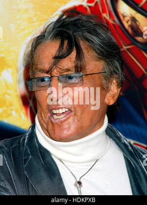 Robert Evans bei der Premiere für den Columbia Pictures Film "Spider-Man 2" im Mann Village Theatre in Westwood Abschnitt von Los Angeles, Kalifornien am 22. Juni 2004.  Bildnachweis: Francis Specker Stockfoto