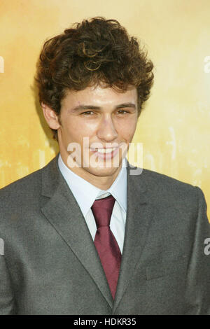 Schauspieler James Franco kommt zur Premiere des Films, "Spider-Man 2" im Mann Village Theater im Abschnitt Westwood von Los Angeles auf Dienstag, 22. Juni 2004. Bildnachweis: Francis Specker Stockfoto