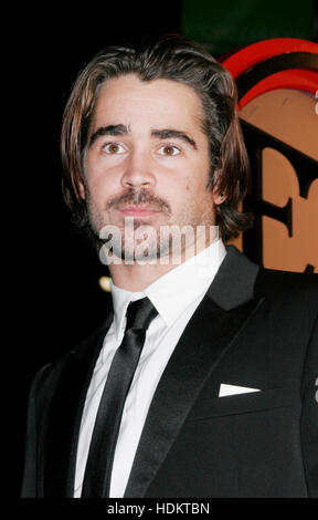 Der Schauspieler und Schauspieler Colin Farrell kommt zur Premiere des Films 'Alexander' am 16. November 2004 in Los Angeles im Grauman's Chinese Theatre. . Foto von Francis Specker Stockfoto